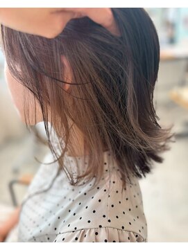 ファムバイアヴァンス(Femme by AVANCE.) 透明感ブラウン×外ハネミディ