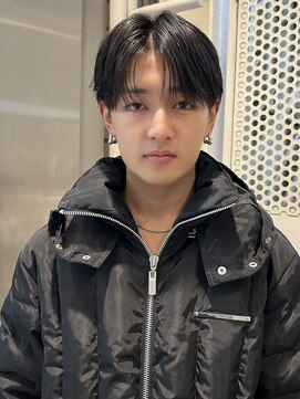 ゼストプール(ZEST POOL) 狭めセンターパート　韓国メンズヘア