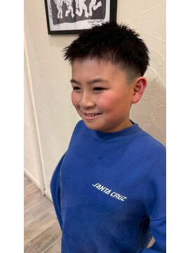 シフト(SHEEFT) アップバングツーブロック黒髪ビジネスメンズカット