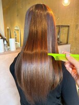 シー 岡崎(,SHE)&nbsp;ハイライトカラー艶カラーカーキベージュロングヘア髪質改善