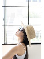 ミット バイ リトル(mit BY LITTLE) フェザーショートマロンベージュのハットヘアアレンジ