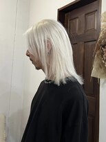 アオゾラヘアーカミノウラ(AOZORA HAIR kaminoura)&nbsp;ホワイト/ホワイトブロンド/レイヤー