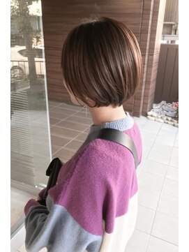 ヘアメイク シュシュ(Hair make chou chou) ショートパーマ黒髪ハイライトカラーホワイトアッシュ