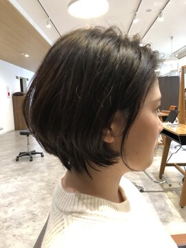 ビスポーク(BESPOKE) 20代30代大人可愛いアッシュベージュくびれボブ耳掛け透明感