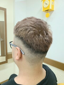 クルクルエム(KuruKuruM) ブリーチオンカラーフェード風スタイル