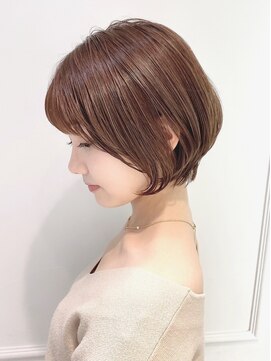 テュケー(TYCHE) 前下がりシルエットの大人可愛いショートヘア/30代/40代/50代