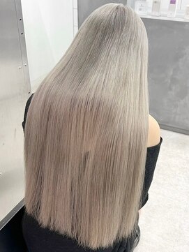 ウィコ 新宿(WICO) ホワイトシルバー[新宿駅/グレーベージュ/レイヤーロング]