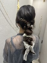 オルクドゥ(Orque deux)&nbsp;お呼ばれへア編みおろしフィッシュボーンヘアアレンジ