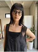 大人の暗髪　オン眉ボブ
