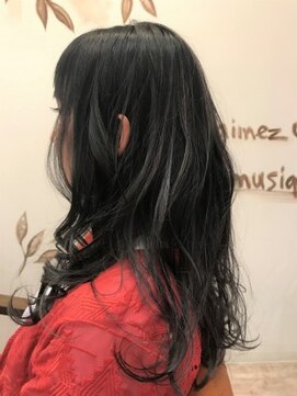 サリュー バイ イザ(Salut by IZA) グレーハイライト