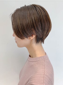 テトヘアー(teto hair) ハンサムショート、アッシュブラウン、前下がりショート