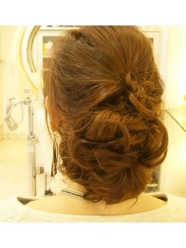 せき美容室 編み込みアップ