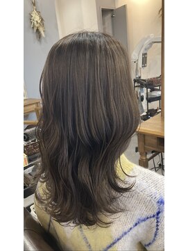 レイリー(LAiLy) 外ハネ 透明感スロウカラー ミディアム