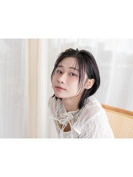 【おくれ毛】の数mmの違いが顔周りアクセントに♪結んだときもあなたの魅力を最大限引き出します。