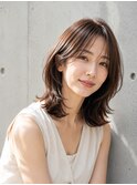 「大人女性に人気◎艶ブラウン×上品ミディアム」