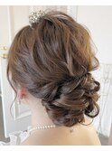 花嫁 ティアラ ルーズめシニヨンヘアスタイル