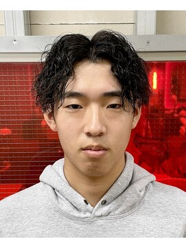 メリケンバーバーショップ トーキョー(MERICAN BARBERSHOP TYO) BURG 【センターパート/ツイストスパイラル】