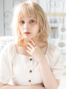 プリモカ 綾瀬(primoC) 綾瀬/髪質改善/ホワイトブロンド♪ふんわりカールゆるふわ巻きa