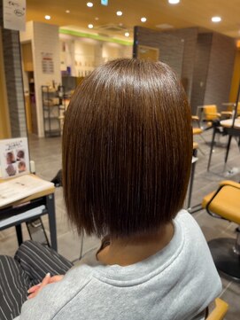 アイコニック 日進梅森台店(ICONIQ) 脱白髪染め/ナチュラルブラウン/切りっぱなしボブ