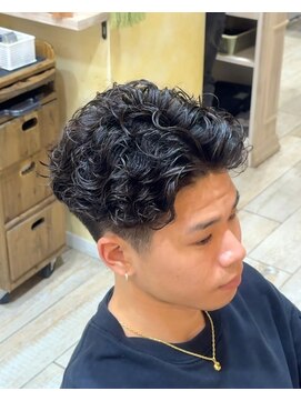 グルーマーズトウキョウ(GROOMER/S TOKYO) ラルフカール　ニュアンスパーマ　センターパート　men'sパーマ