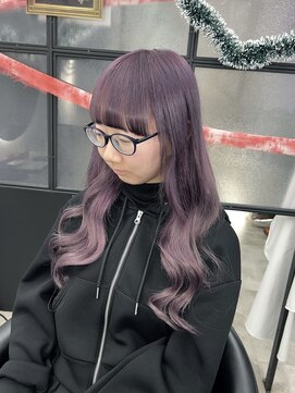 ブロンドに落ちるラベンダーカラー