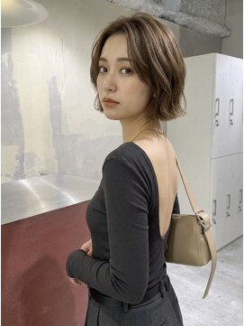 ジェムバイアルテフィーチェ(gem by artefice) アンブレラカラーミディアムヘアショートカットセミロング50代