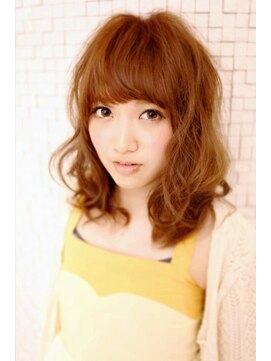 フォルテ 藤枝エピ店 ミルクティーカラーのミディアムスタイル