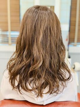 ミーティア バイ クアトロ(Meteor By QUATRO) 無造作カール×ナチュラルベージュ