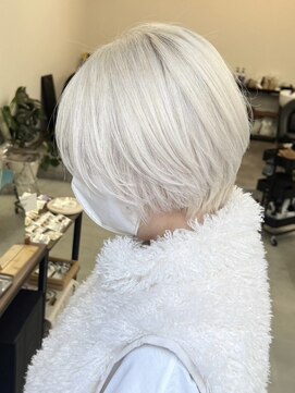 エイル 茶屋町(Eir) 【ケアブリーチ】【ブリーチ】【トリートメント】【髪質改善】