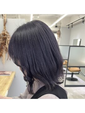 リジー(Litzy) ミディアムカット×パープルカラー