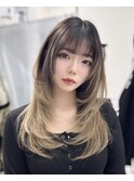 ミディアムザクザクレイヤーで小顔効果に簡単スタイリング