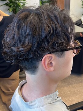 エリマバイフィフス 調布(elima by fifth) S字のカールが人気のセンターパート×波巻きスパイラルパーマ