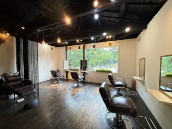 SALOON 【サルーン】