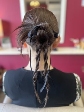 ヘアデザイン ニーチェ(Hair Design ni che) ポニーツイン編み込み