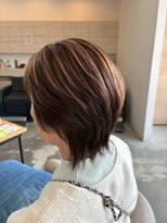 ボンドヘアステージ 良福寺店(BOND hair stage) 白髪を活かして、細めハイライトで叶える「白髪ぼかしカラー」