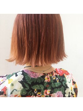 キー(kii) 切りっぱなしボブ。カッパーオレンジ