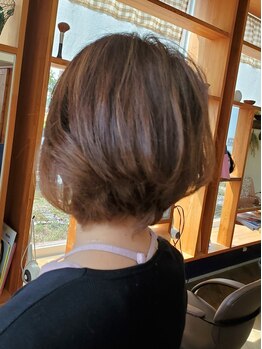 ヘアメイク ダブルス(Hair make Doubles)の写真/【女性Stylistが担当】髪と頭皮への負担を最小限に抑えた《和漢カラー》は色持ちが良く、自然なツヤ髪に♪