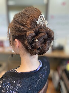 サロンドミナ(SALON DE MINA) カールシニヨン