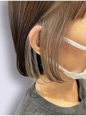 大人かわいいストレート切りっぱなしインナーカラー耳掛け小顔