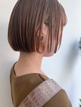 デコラ DECOR 艶感ベージュのコンパクトミニボブ