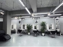 サロンティティ(salon titi)の雰囲気（広々としてシンプルな内装で雰囲気が良いです♪）