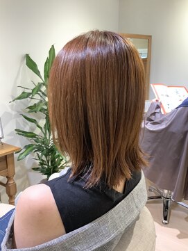 ユーネリー(U-NERY) 外ハネで自然に決まるミディアム