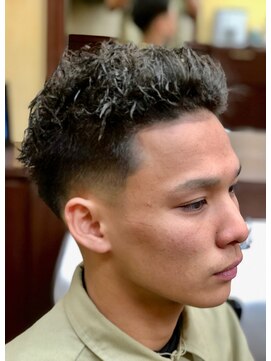 キングズバーバーショップ ツービッツ(King's Barbershop 2-bits) フェード