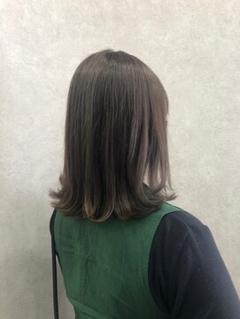 シロトータルデザイン(shiro total design) 暗髪カラー×ぱつっとカット