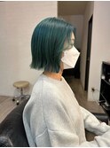 切りっぱなしボブ×エメラルドグリーン