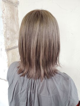 オートゥール(hair room Auteur) 20代30代40代髪質改善カラーアッシュベージュ艶感ストレート