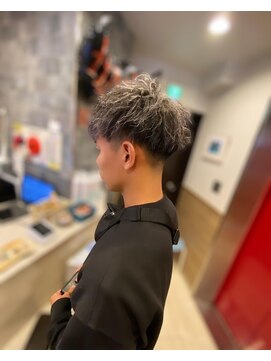 銀座マツナガ 神田店 メンズ無造作フェード束感ツイストスパイラルショートストリート