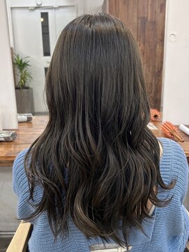 ファルベ(Farbe) 顔まわり/前髪/外ハネ/レイヤー/ワンカール/オリーブベージュ