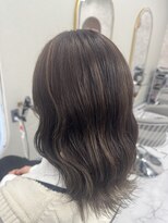 リノ 金山(Rino)&nbsp;デザインカラー/レイヤーカット/ウェットヘア/オリーブベージュ