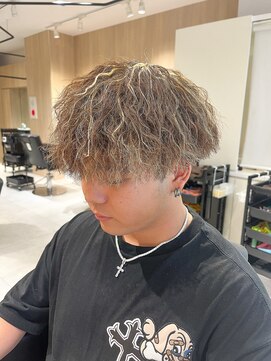 レボ 片町店(Revo) ブラウンベース×金メッシュ×ツイストスパイラル50%